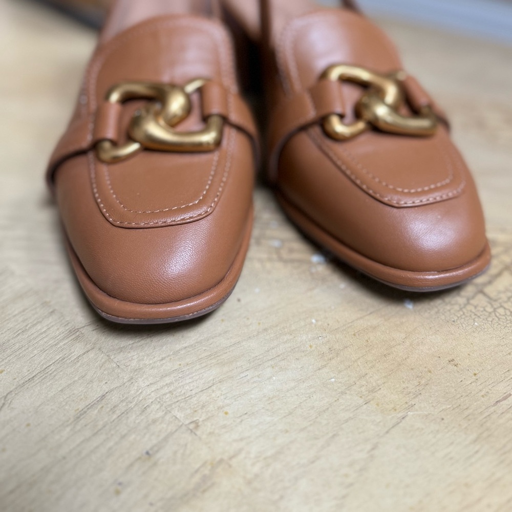 AEROSOLES Women's Brown Loafers with Gold Chain Detail - Picture 5 of 13